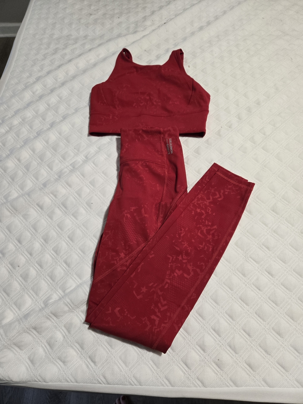 Lululemon Leggings & Crop Sports Bra Set - Red